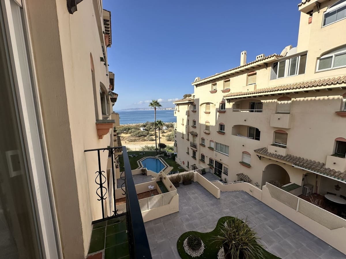 2 quarto Apartamento para venda em Estepona com piscina garagem - 349 000 € (Ref: 9471304)