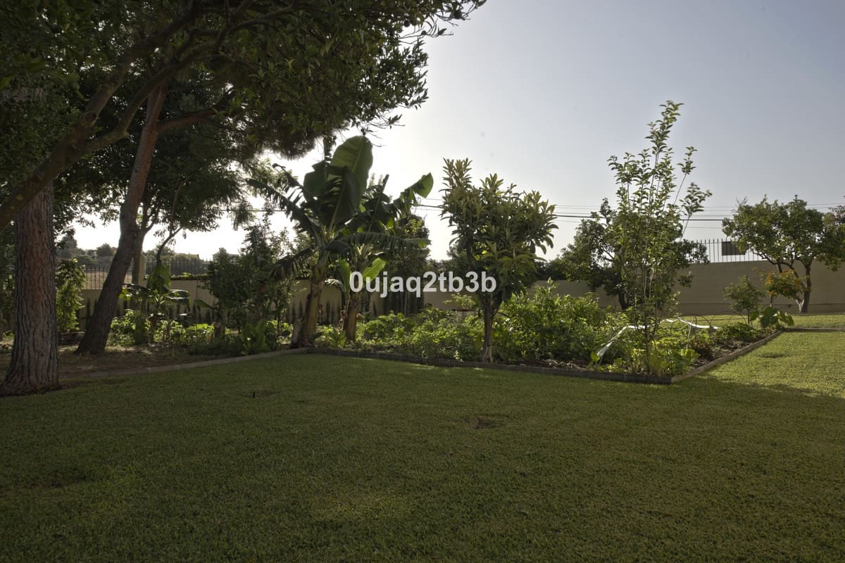 5 chambre Villa/Maison à vendre à New Golden Mile avec piscine garage - 1 200 000 € (Ref: 9471306)