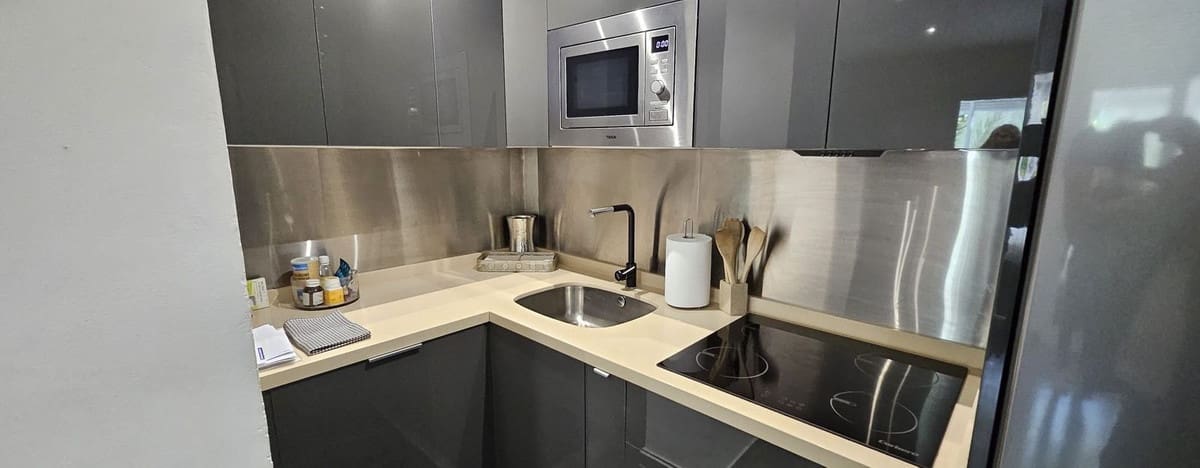 1 sovrum Lägenhet till salu i Estepona med pool - 210 000 € (Ref: 9471533)