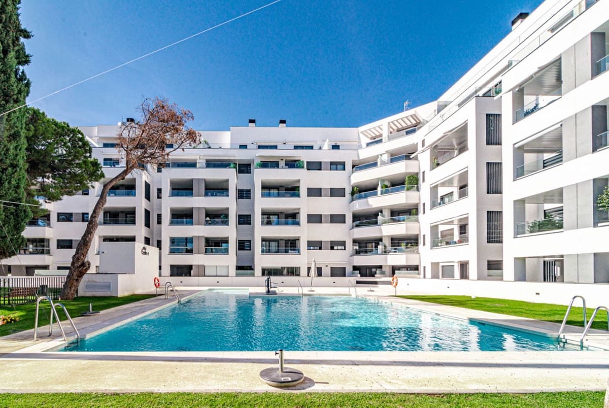3 sovrum Lägenhet till salu i Marbella med pool garage - 750 000 € (Ref: 9471534)