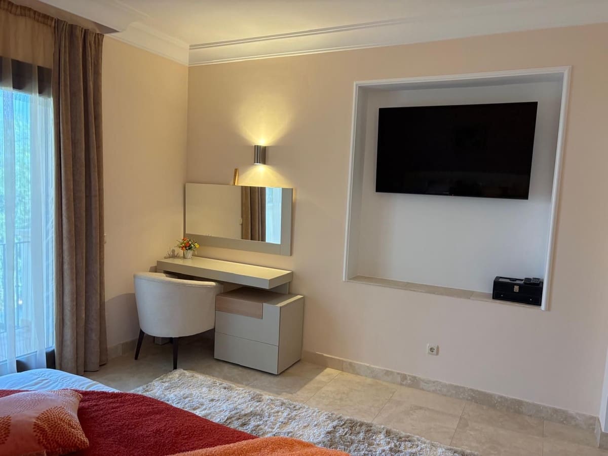 5 quarto Moradia para venda em El Paraiso com piscina garagem - 1 780 000 € (Ref: 9471620)