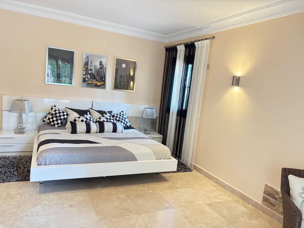 5 quarto Moradia para venda em El Paraiso com piscina garagem - 1 780 000 € (Ref: 9471620)