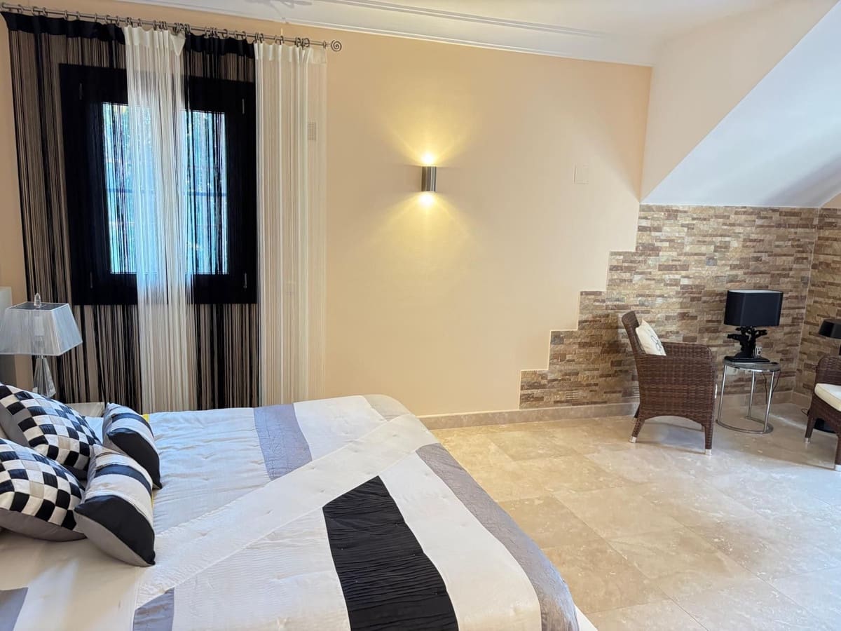 5 quarto Moradia para venda em El Paraiso com piscina garagem - 1 780 000 € (Ref: 9471620)