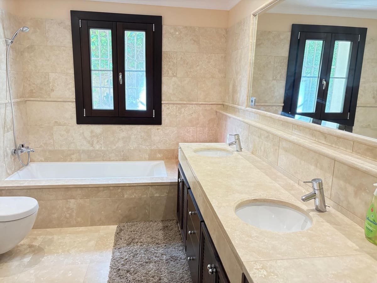 5 quarto Moradia para venda em El Paraiso com piscina garagem - 1 780 000 € (Ref: 9471620)