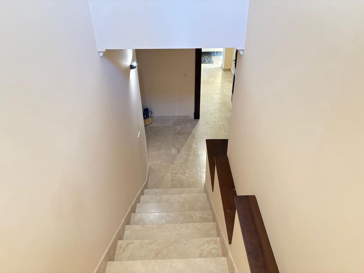 5 quarto Moradia para venda em El Paraiso com piscina garagem - 1 780 000 € (Ref: 9471620)