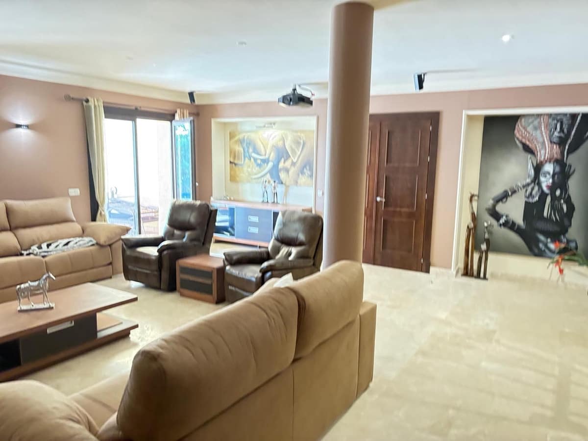 5 quarto Moradia para venda em El Paraiso com piscina garagem - 1 780 000 € (Ref: 9471620)