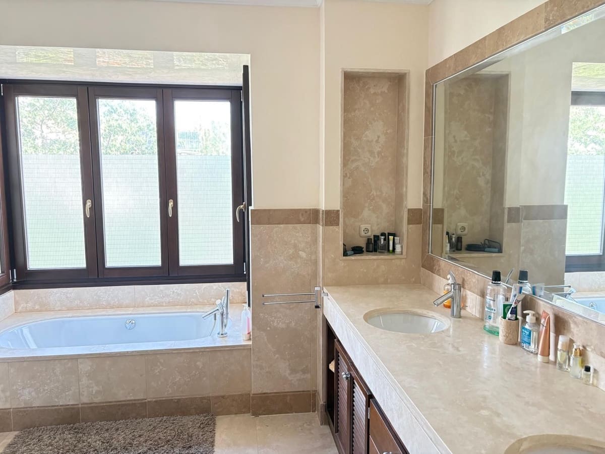 5 quarto Moradia para venda em El Paraiso com piscina garagem - 1 780 000 € (Ref: 9471620)