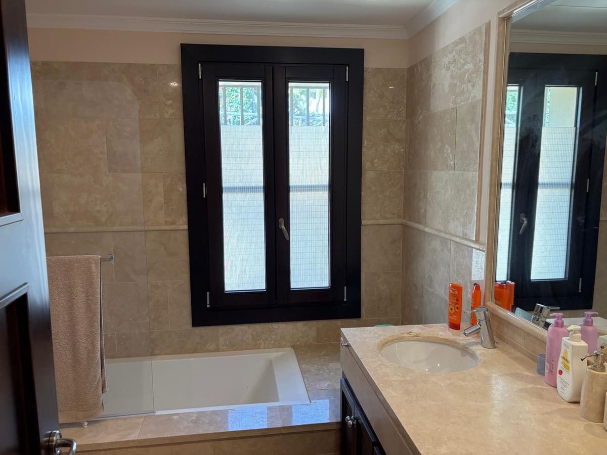 5 quarto Moradia para venda em El Paraiso com piscina garagem - 1 780 000 € (Ref: 9471620)