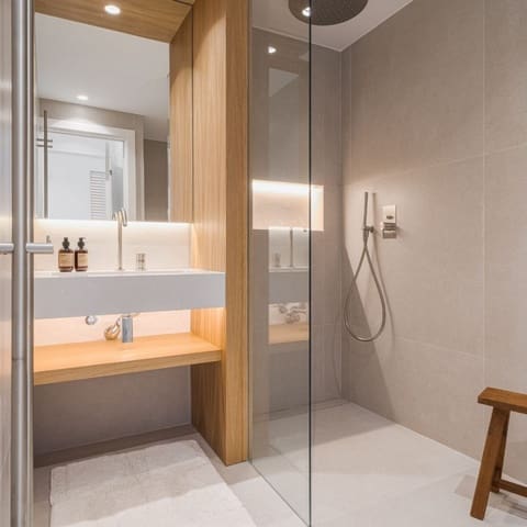 3 sypialnia Mieszkanie na sprzedaż w Las Brisas, Marbella z basenem garażem - 1 425 000 € (Ref: 9471621)