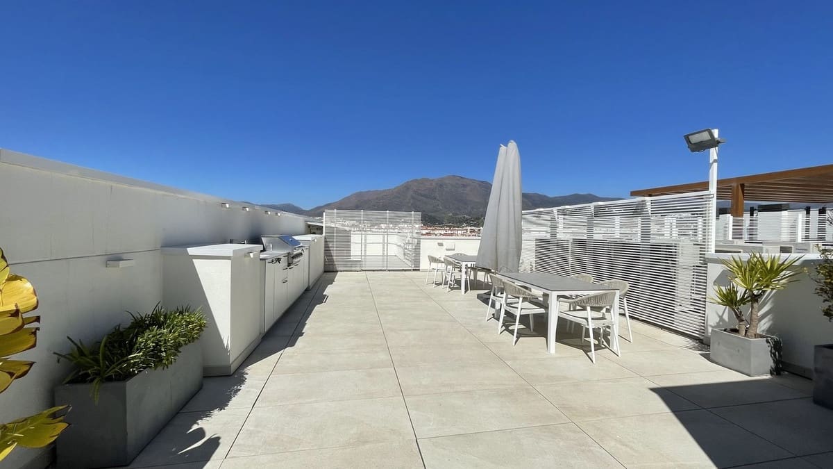 1 soveværelse Lejlighed til salg i Estepona med swimmingpool garage - € 595.000 (Ref: 9471787)