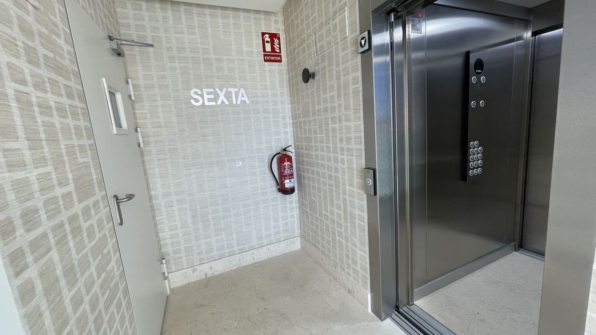 1 soveværelse Lejlighed til salg i Estepona med swimmingpool garage - € 595.000 (Ref: 9471787)