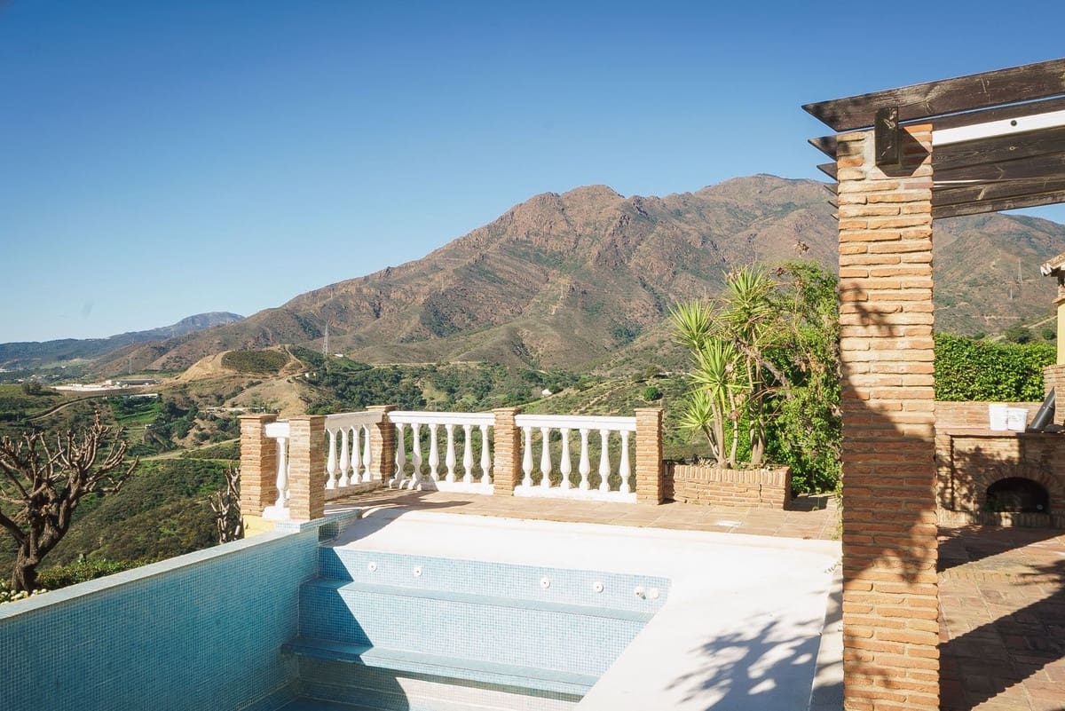 Wohnung zu verkaufen in Estepona mit Pool Garage - 1.395.000 € (Ref: 9473440)