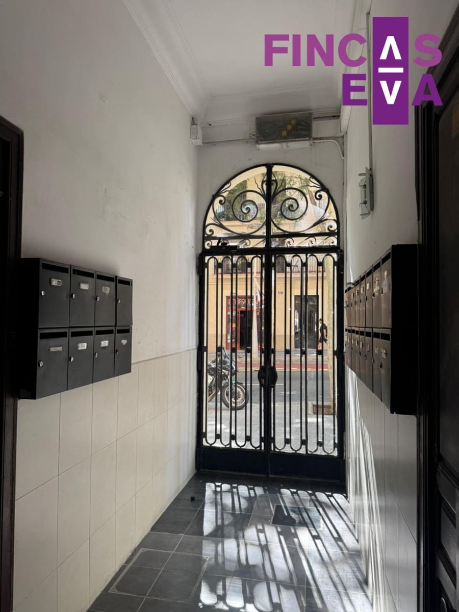 2 bedroom Flat for sale in Barcelona city - € 350,000 (Ref: 9473574)