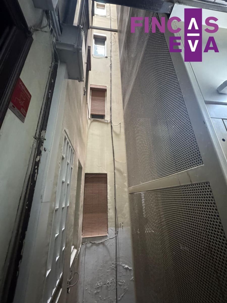 2 bedroom Flat for sale in Barcelona city - € 350,000 (Ref: 9473574)