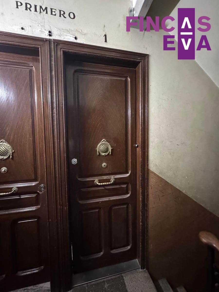 2 bedroom Flat for sale in Barcelona city - € 350,000 (Ref: 9473574)