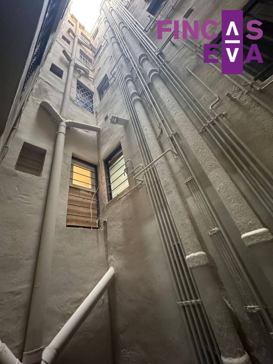 2 bedroom Flat for sale in Barcelona city - € 350,000 (Ref: 9473574)