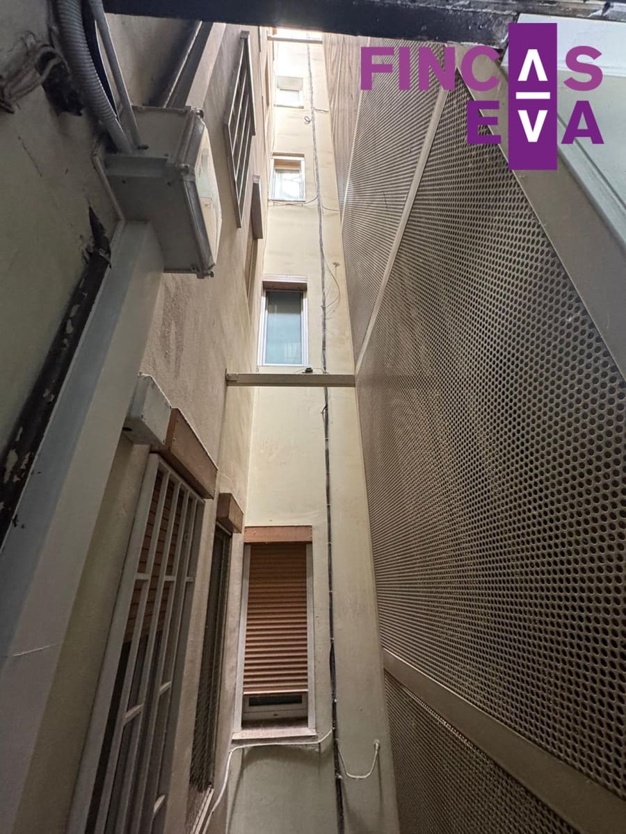 2 bedroom Flat for sale in Barcelona city - € 350,000 (Ref: 9473574)