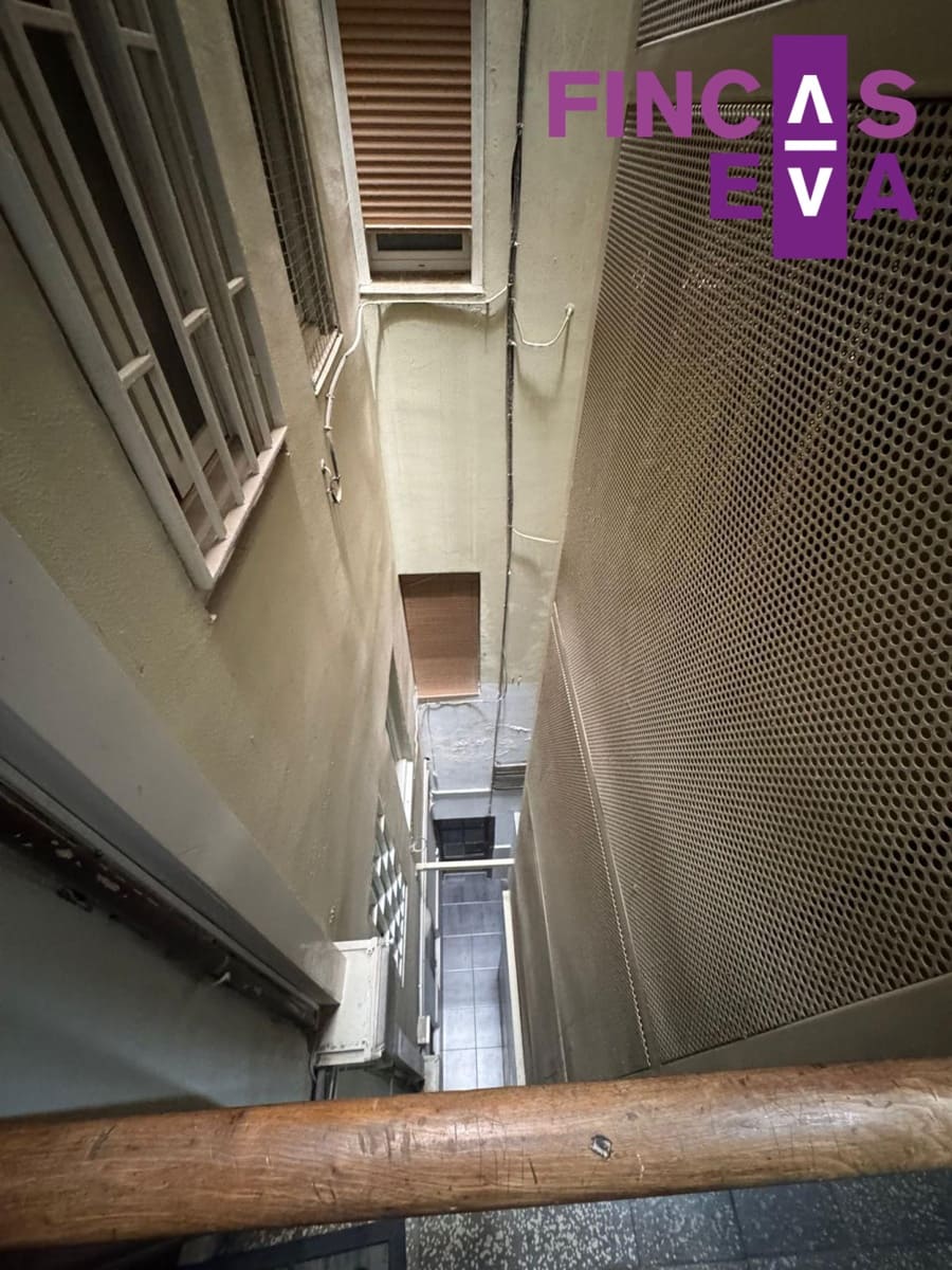 2 bedroom Flat for sale in Barcelona city - € 350,000 (Ref: 9473574)