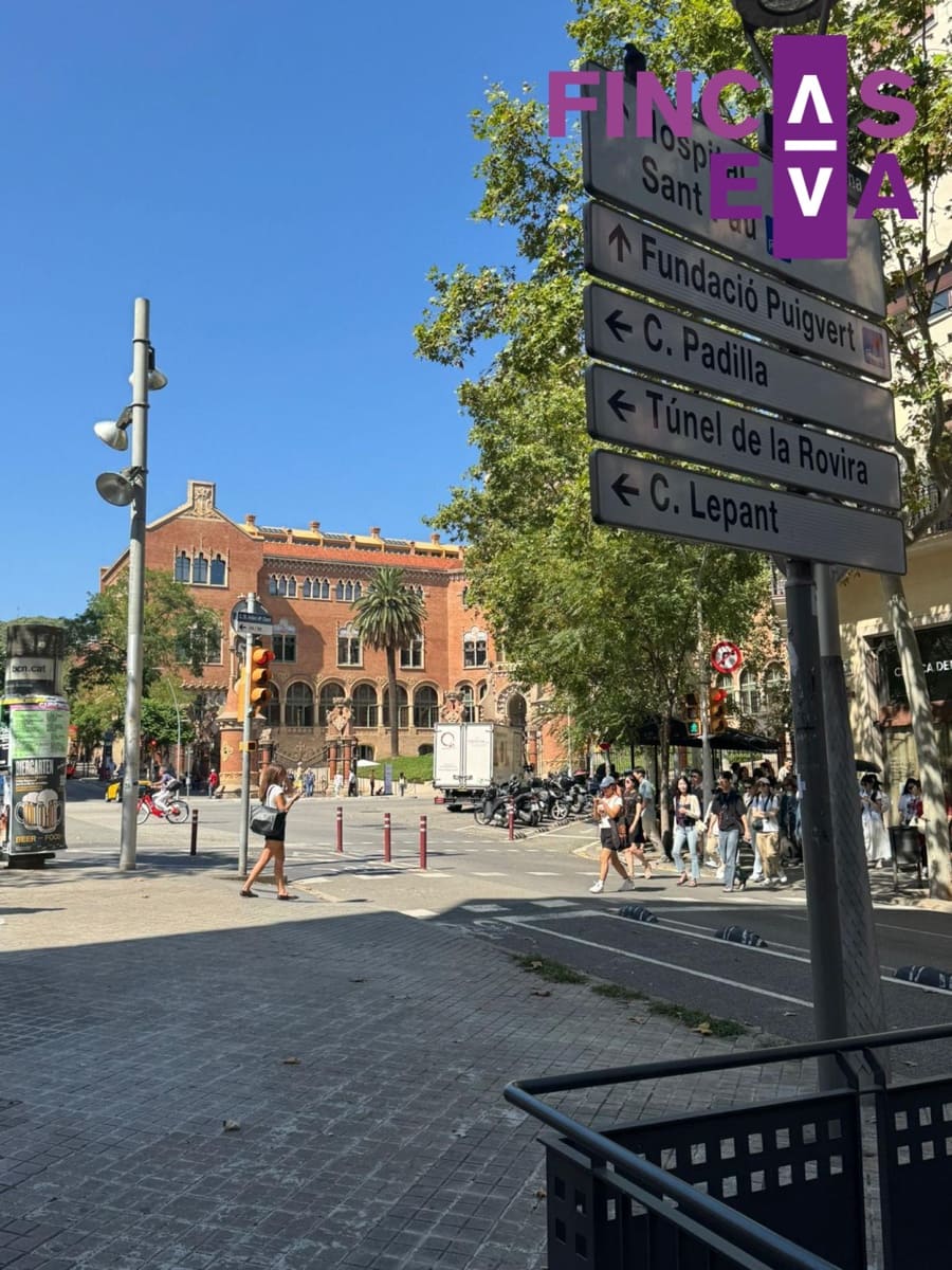 2 bedroom Flat for sale in Barcelona city - € 350,000 (Ref: 9473574)