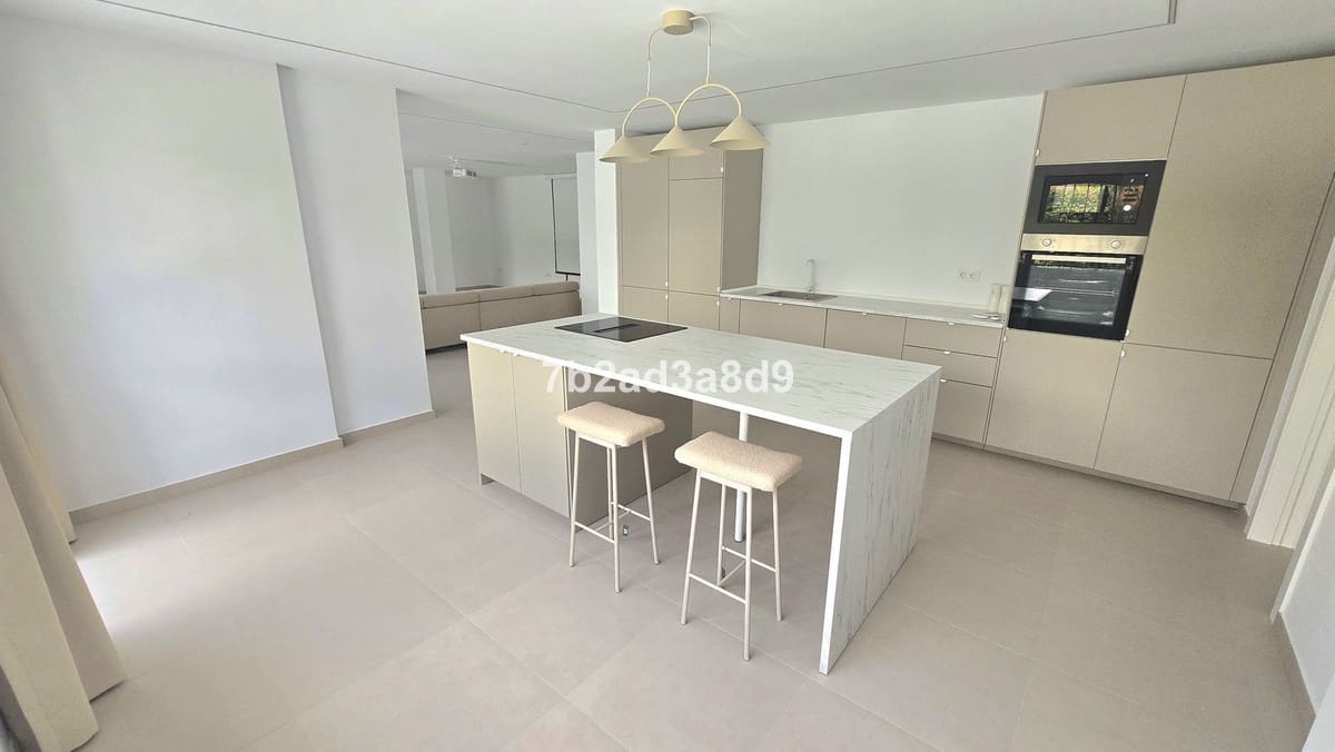 5 makuuhuone Huvila myytävänä paikassa Marbella mukana uima-altaan 
autotalli - 2 750 000 € (Ref: 9474414)