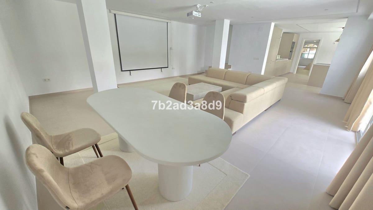 5 makuuhuone Huvila myytävänä paikassa Marbella mukana uima-altaan 
autotalli - 2 750 000 € (Ref: 9474414)