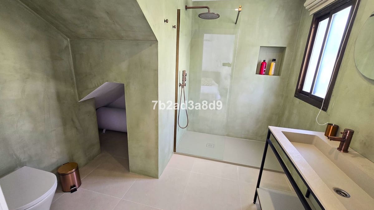 5 makuuhuone Huvila myytävänä paikassa Marbella mukana uima-altaan 
autotalli - 2 750 000 € (Ref: 9474414)