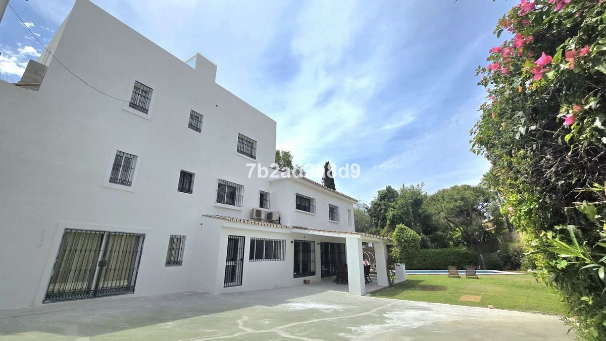 5 makuuhuone Huvila myytävänä paikassa Marbella mukana uima-altaan 
autotalli - 2 750 000 € (Ref: 9474414)