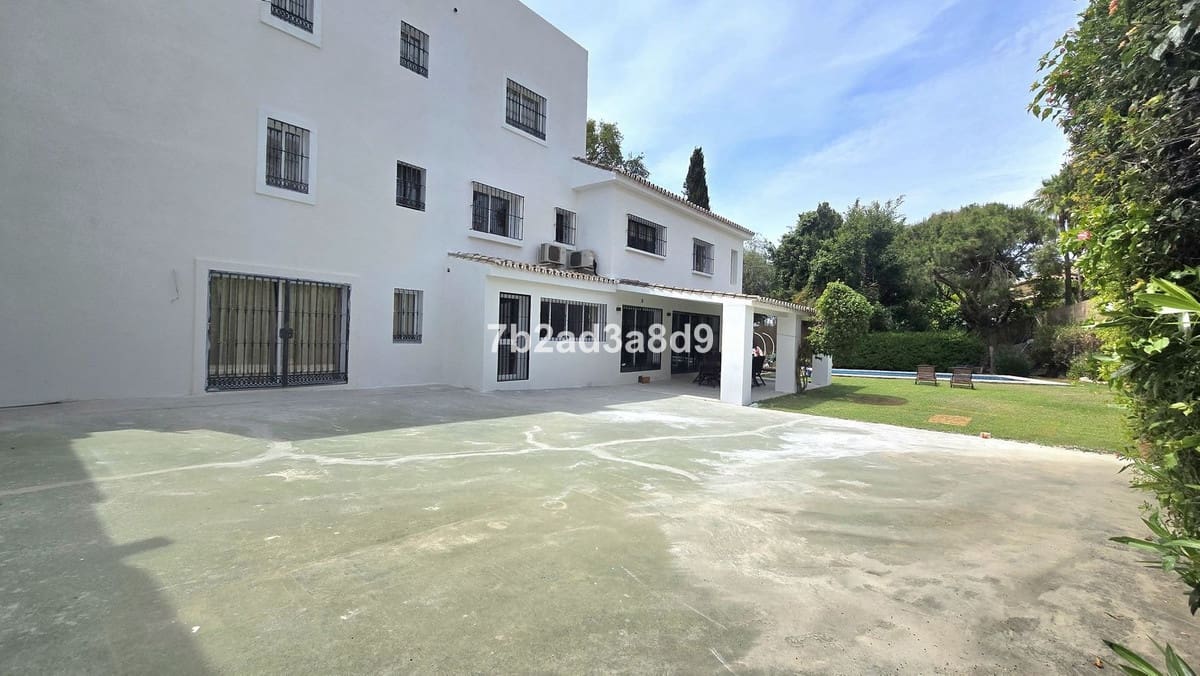 5 makuuhuone Huvila myytävänä paikassa Marbella mukana uima-altaan 
autotalli - 2 750 000 € (Ref: 9474414)