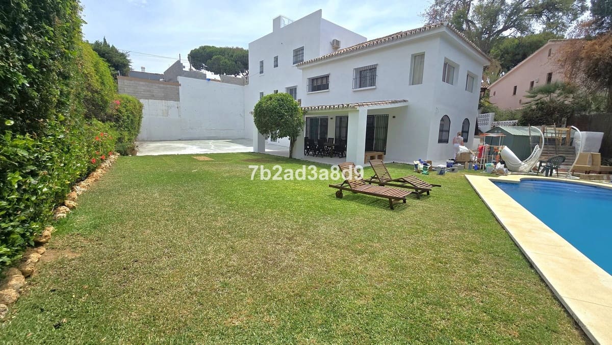 5 makuuhuone Huvila myytävänä paikassa Marbella mukana uima-altaan 
autotalli - 2 750 000 € (Ref: 9474414)