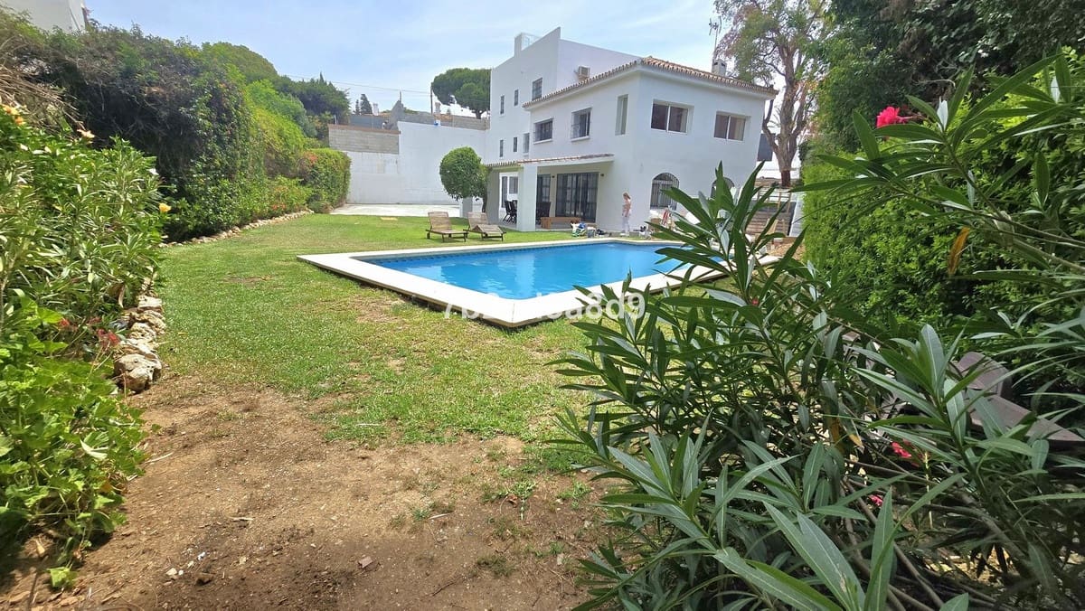 5 makuuhuone Huvila myytävänä paikassa Marbella mukana uima-altaan 
autotalli - 2 750 000 € (Ref: 9474414)