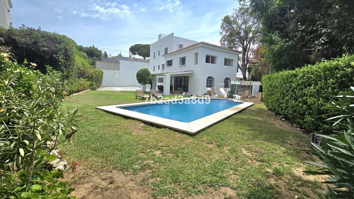 5 makuuhuone Huvila myytävänä paikassa Marbella mukana uima-altaan 
autotalli - 2 750 000 € (Ref: 9474414)