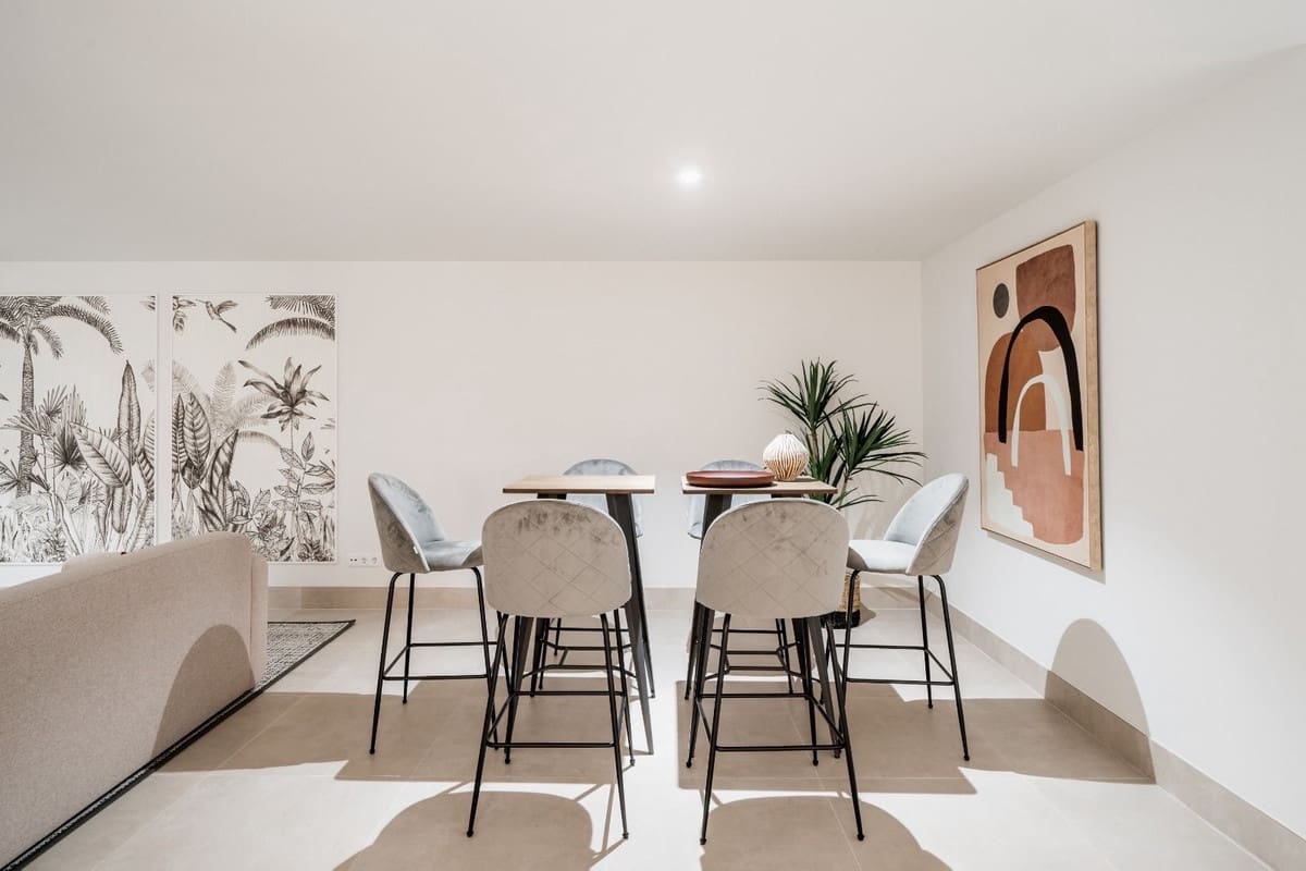 4 bedroom Villa for sale in El Paraiso with pool garage - € 1,890,000 (Ref: 9474513)