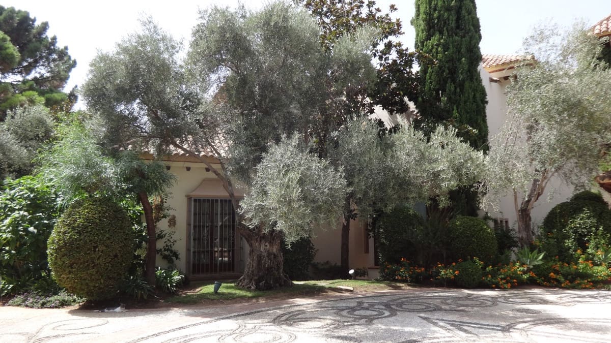 Chalet de 8 habitaciones en Benahavís en venta con piscina garaje - 5.850.000 € (Ref: 9474515)