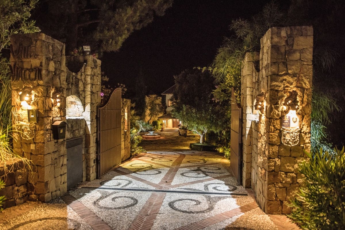 Chalet de 8 habitaciones en Benahavís en venta con piscina garaje - 5.850.000 € (Ref: 9474515)