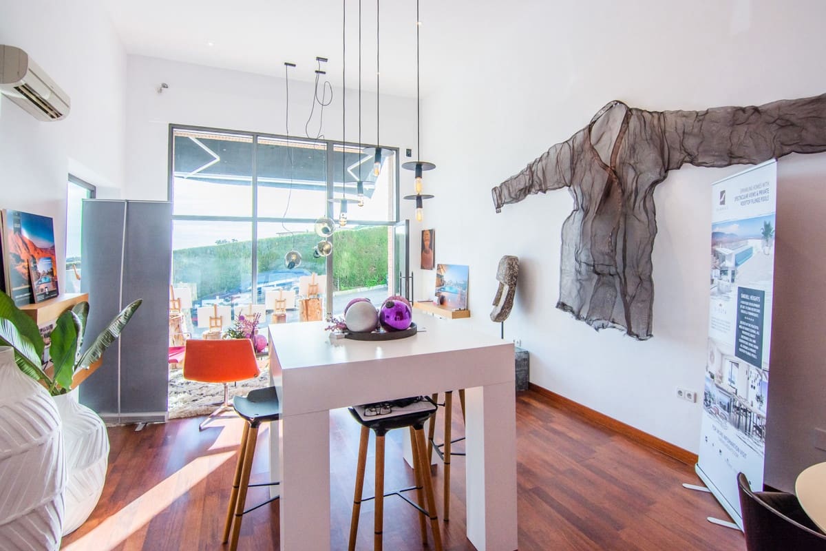 Local Comercial en Ojen en venta con garaje - 200.000 € (Ref: 9474517)