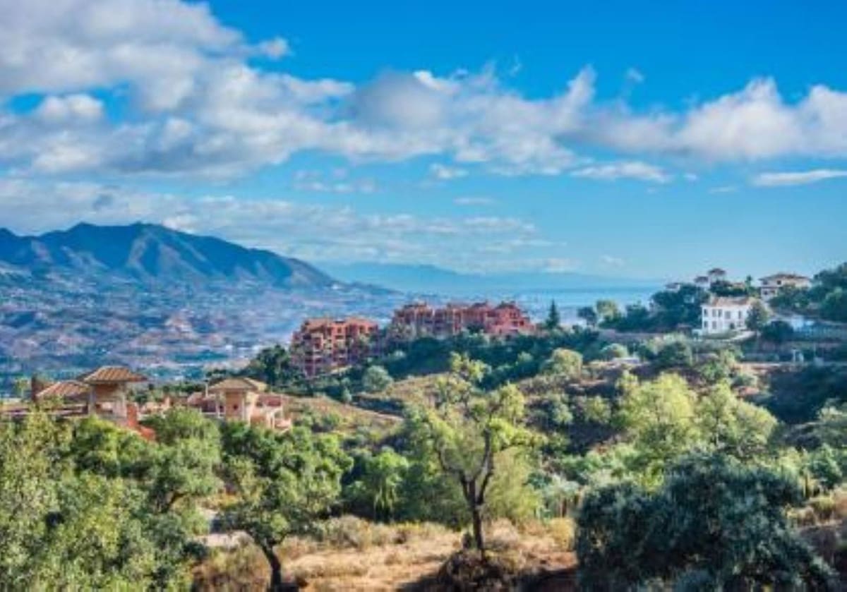 4 bedroom Villa for sale in Ojen with pool garage - € 1,800,000 (Ref: 9474553)