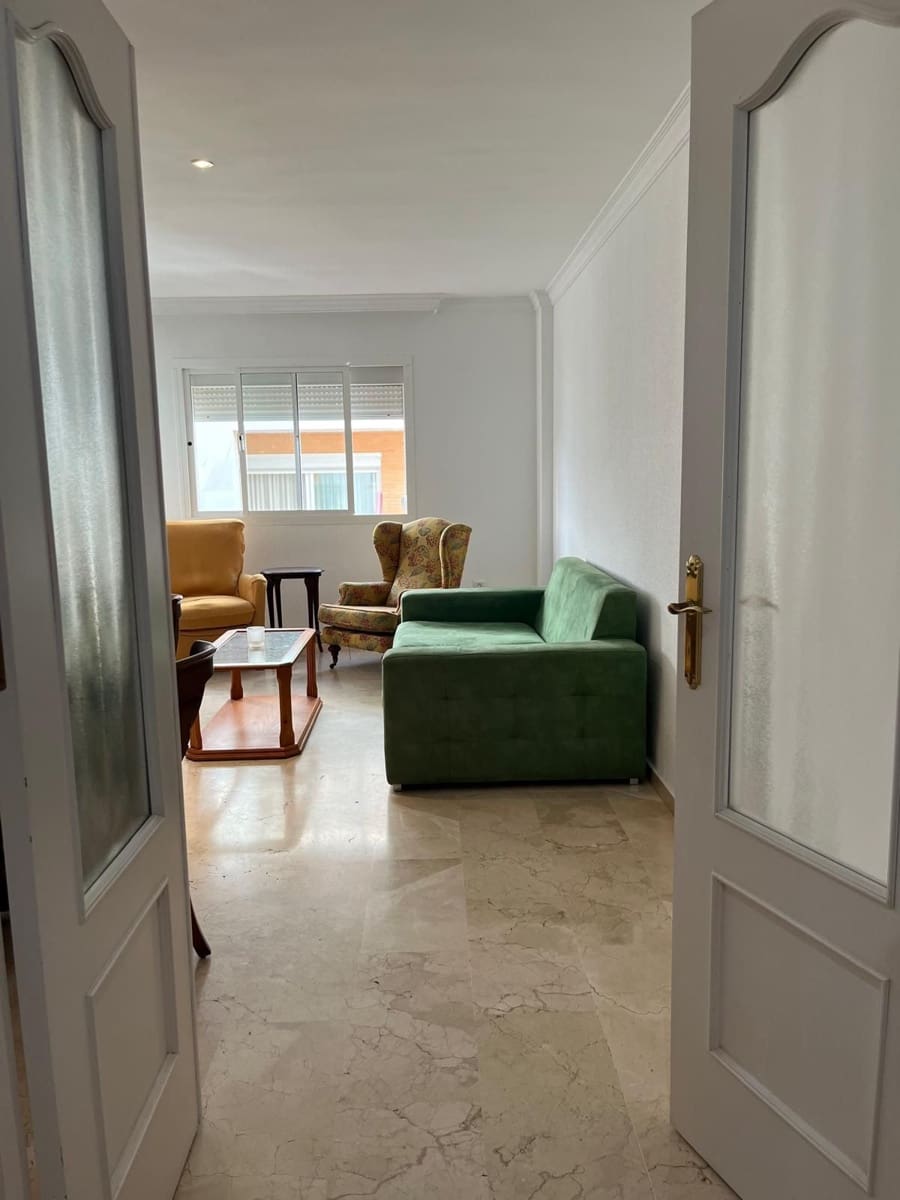 Piso de 2 habitaciones en Estepona en venta - 312.000 € (Ref: 9479274)