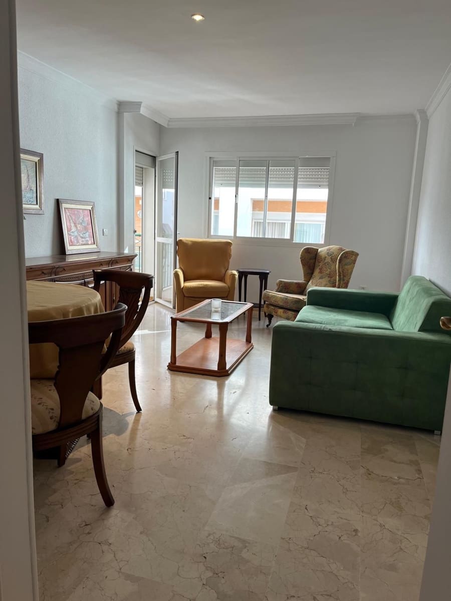 Piso de 2 habitaciones en Estepona en venta - 312.000 € (Ref: 9479274)
