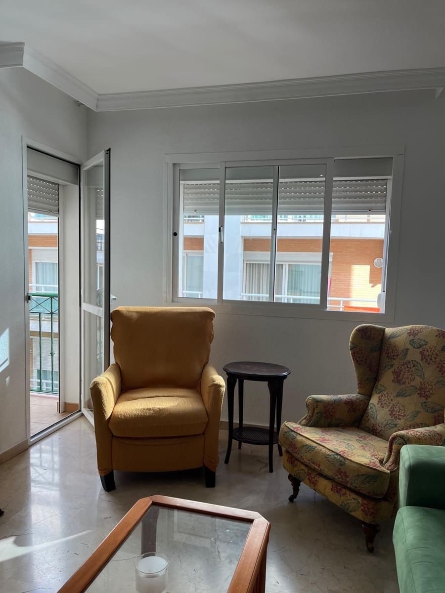 Piso de 2 habitaciones en Estepona en venta - 312.000 € (Ref: 9479274)