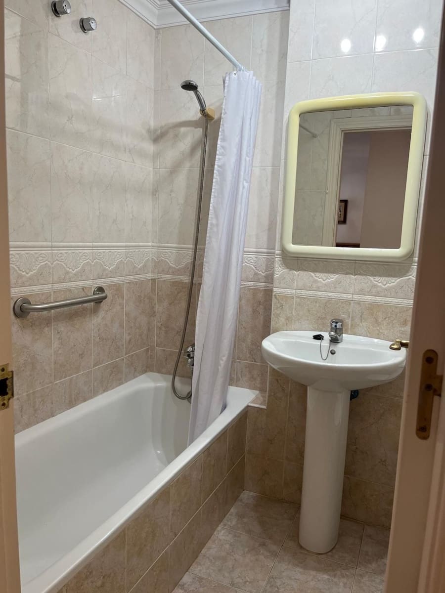 Piso de 2 habitaciones en Estepona en venta - 312.000 € (Ref: 9479274)