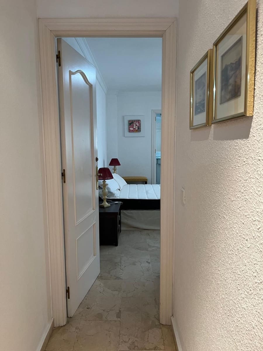 Piso de 2 habitaciones en Estepona en venta - 312.000 € (Ref: 9479274)