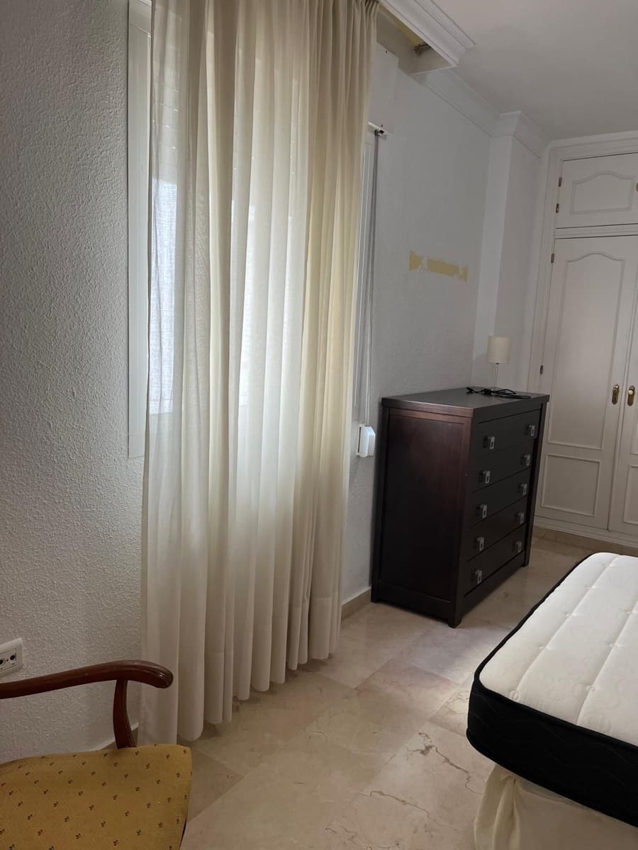 Piso de 2 habitaciones en Estepona en venta - 312.000 € (Ref: 9479274)