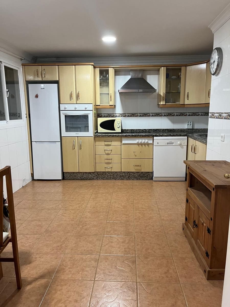 Piso de 2 habitaciones en Estepona en venta - 312.000 € (Ref: 9479274)