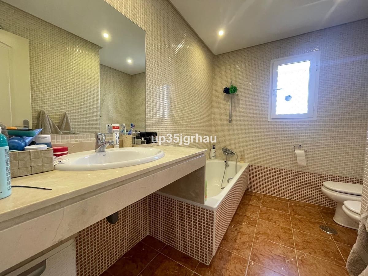 2 bedroom Flat for sale in New Golden Mile with pool - € 690,000 (Ref: 9479275)