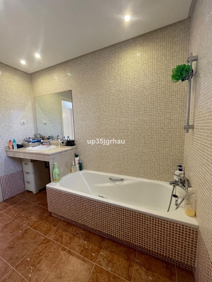 2 bedroom Flat for sale in New Golden Mile with pool - € 690,000 (Ref: 9479275)