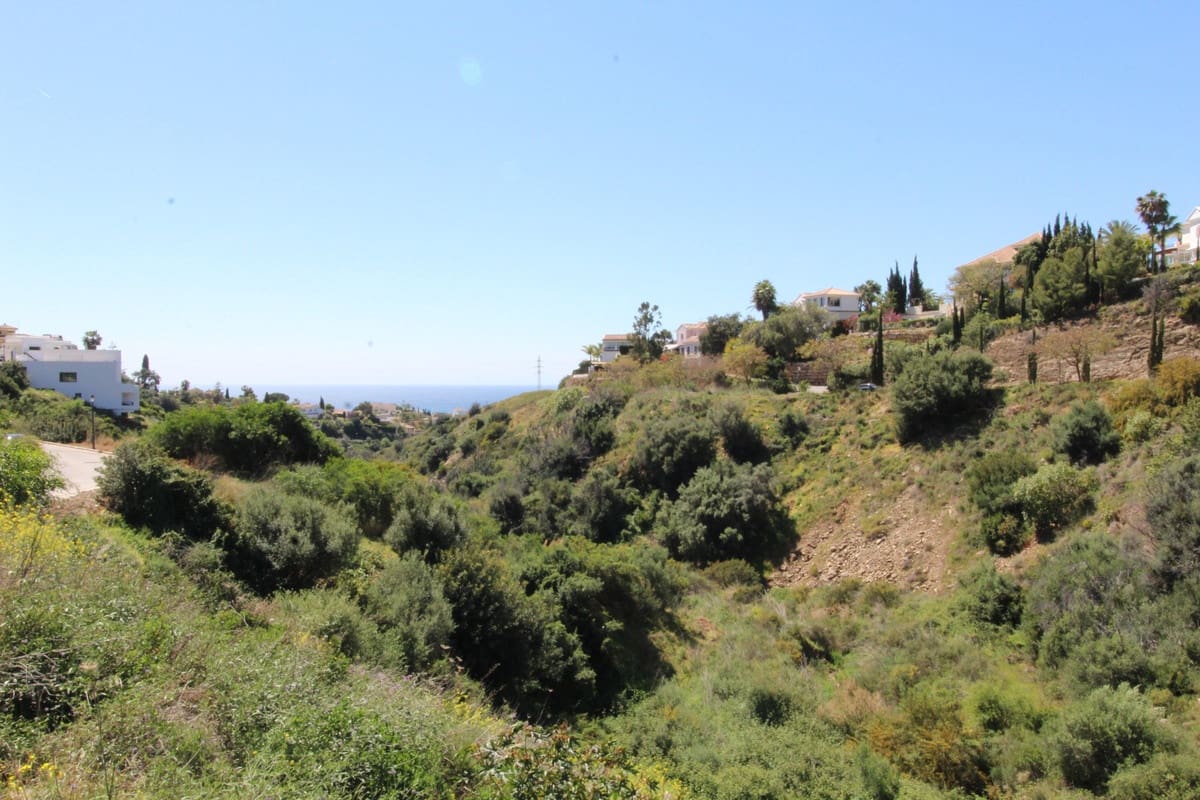 Building Plot for sale in Marbella - € 300,000 (Ref: 9479278)