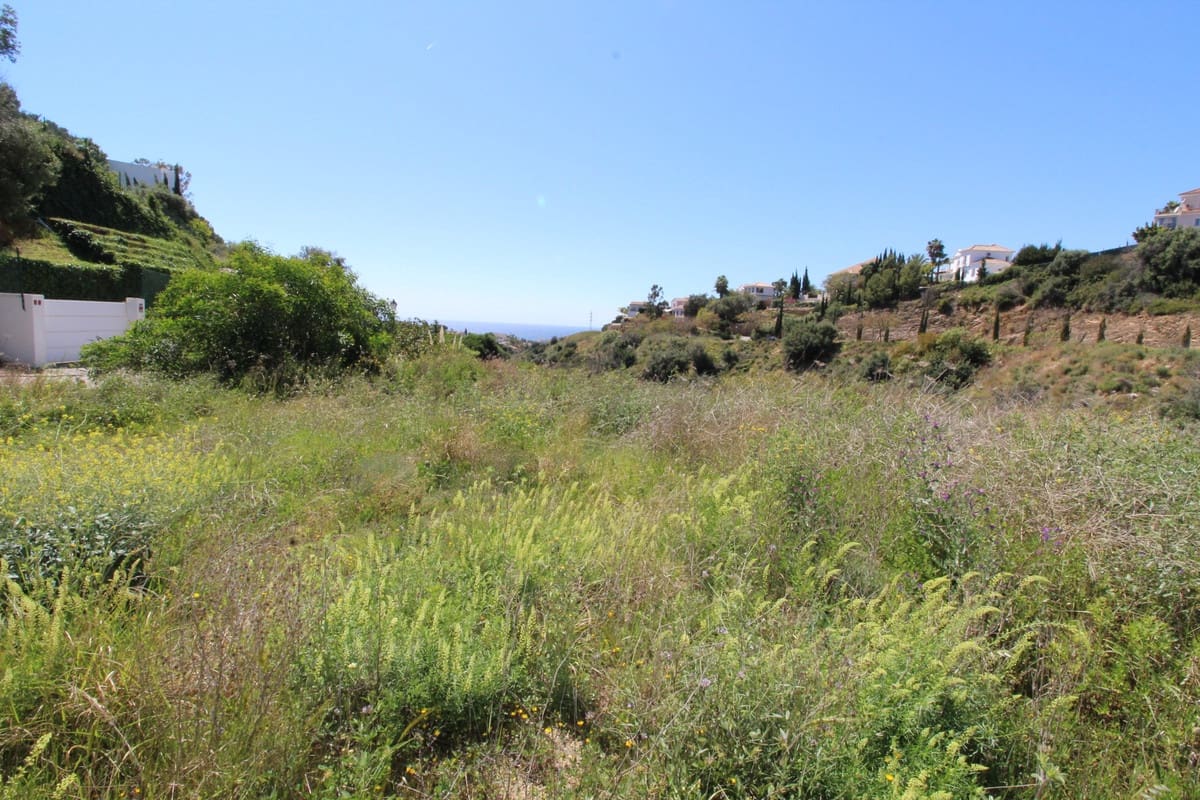Building Plot for sale in Marbella - € 300,000 (Ref: 9479278)
