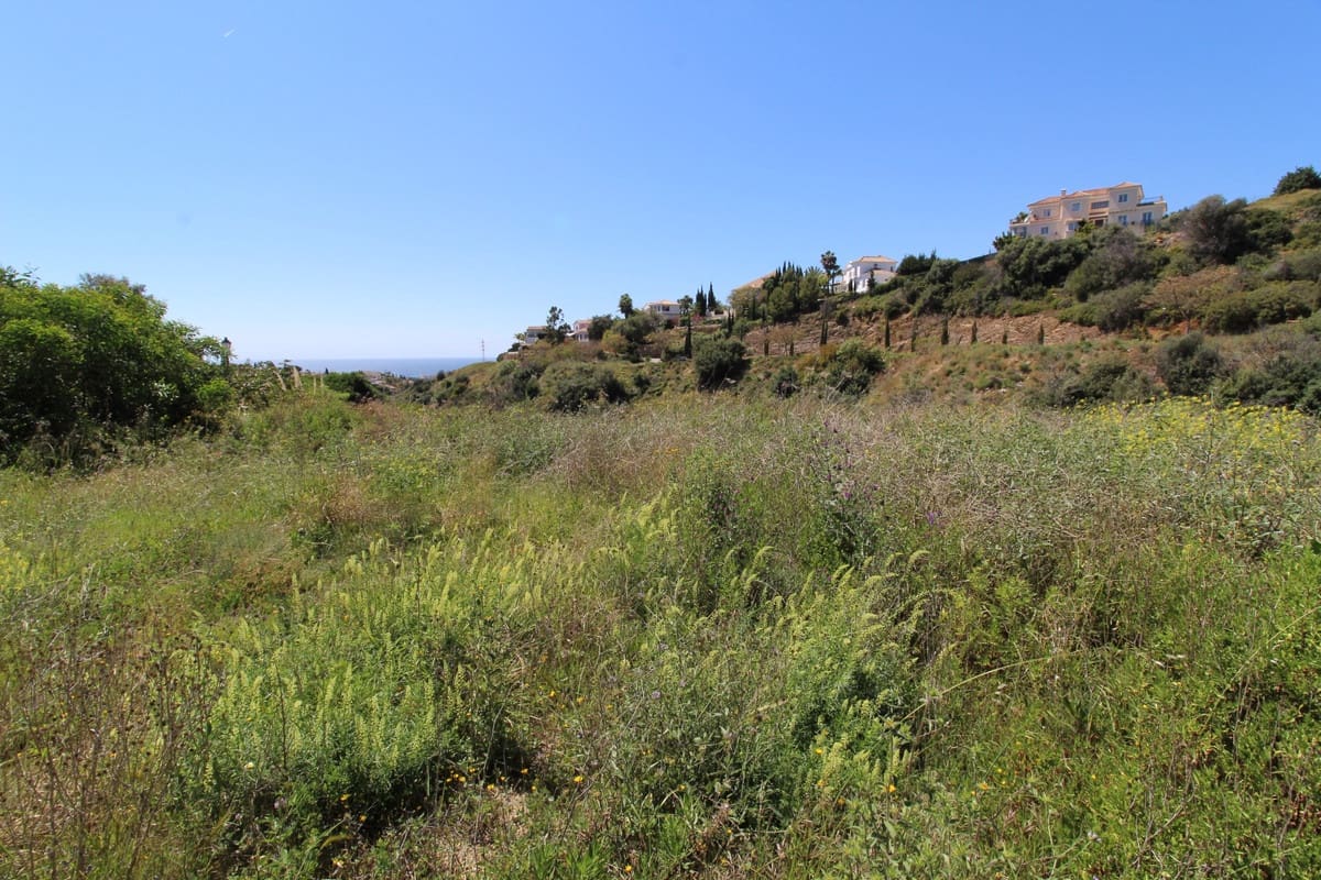 Building Plot for sale in Marbella - € 300,000 (Ref: 9479278)