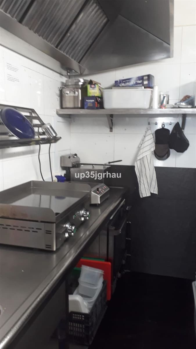 Commercial for sale in Estepona - € 1,295,000 (Ref: 9480766)