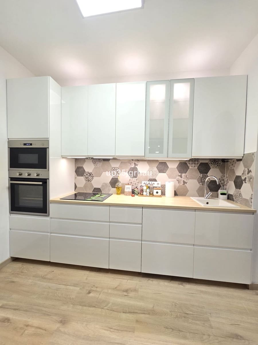 Commercial for sale in Estepona - € 1,295,000 (Ref: 9480766)